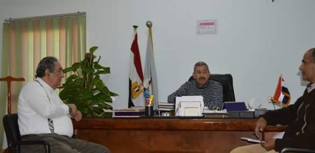 رئيس مدينة القصير يناقش ملف تقنين "وضع اليد"