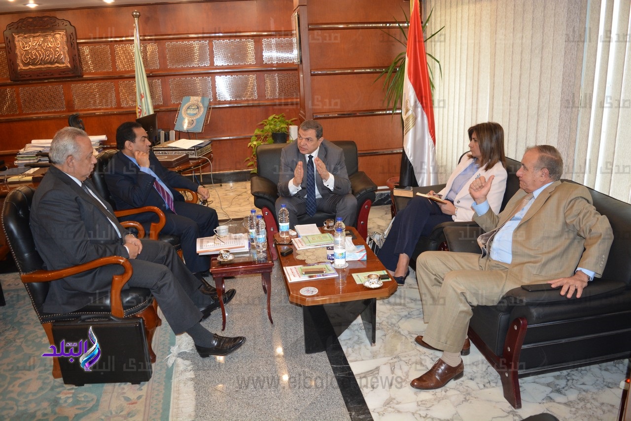 اجتماع محمد سعفان وزير القوى العاملة اجتماع محمد سعفان وزير القوى العاملة