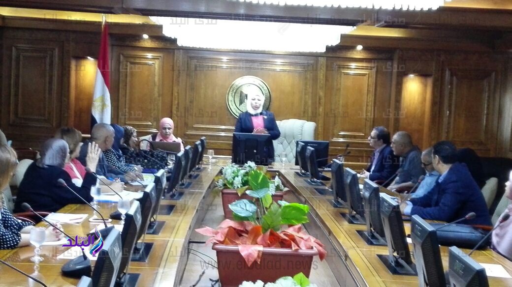 رشا كمال مع مديري إدارات شئون التعليم بالجامعات رشا كمال مع مديري إدارات شئون التعليم بالجامعات