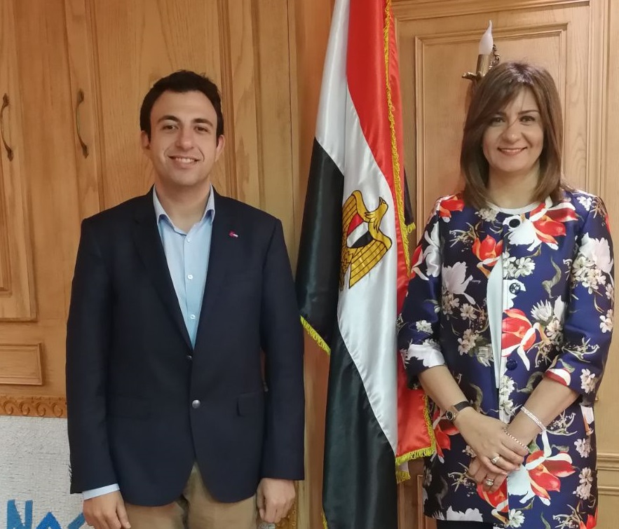 السفيرة نبيلة مكرم والمهندس حسين فهمي