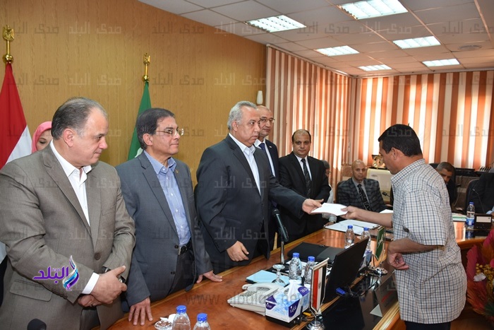 سليم شهادة أمان للعاملين بديوان عام الشرقية