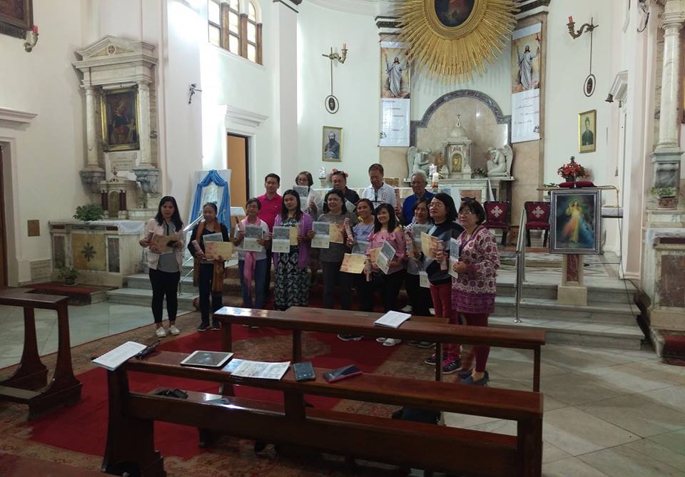 الوفد الفلبيني بالكنيسة الكاثولكوكية