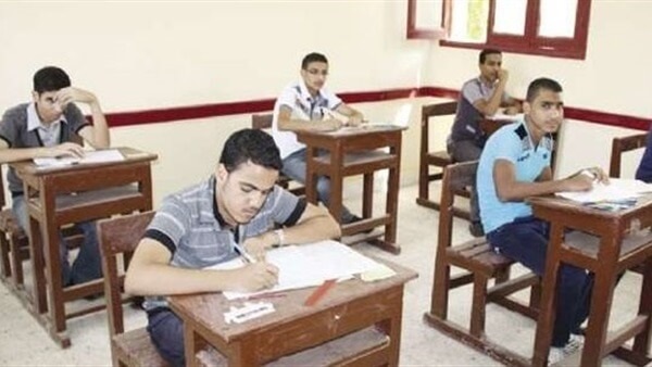 55 ألف طالب يؤدون امتحانات الدبلومات الفنية بالمنيا 55 ألف طالب يؤدون امتحانات الدبلومات الفنية بالمنيا