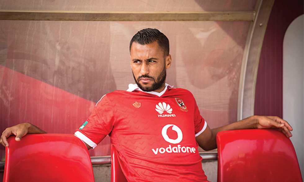 حسام عاشور لاعب وسط الأهلي 