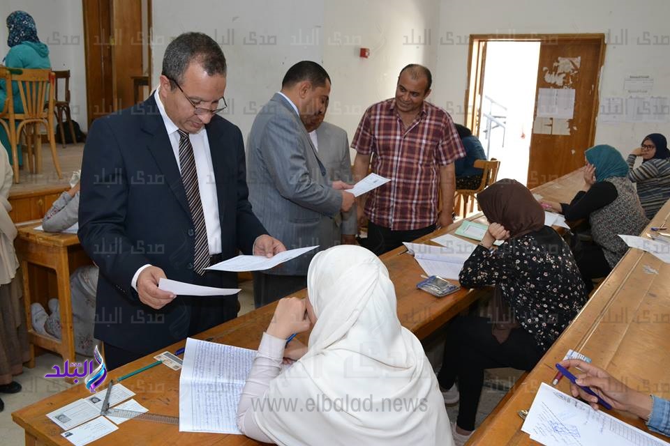 رئيس جامعة السويس يتفقد سير الامتحانات