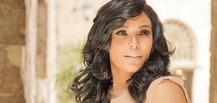  الفنانة أمينة