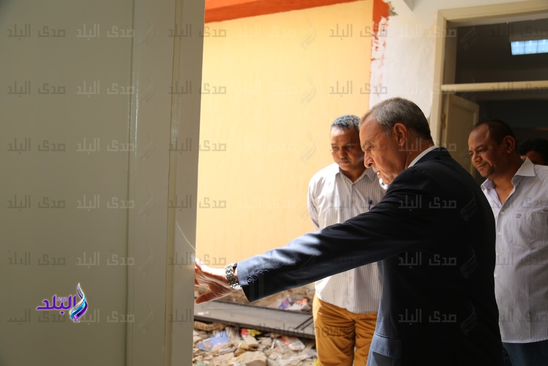 محافظ قنا يتفقد تشطيبات مبنى كنترول الثانوية العامة