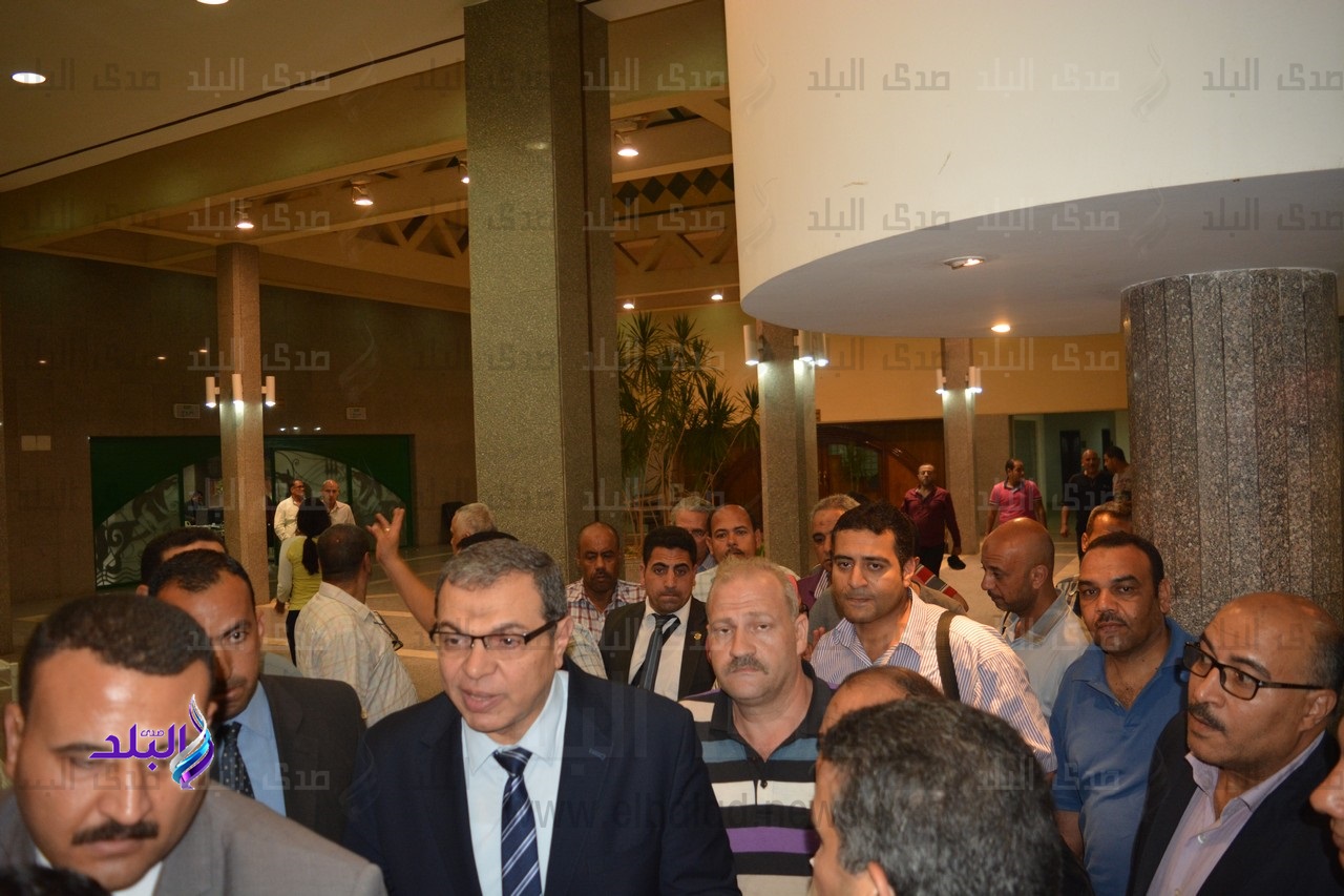 سعفان يتابع كشوف المرشحين للانتخابات العمالية سعفان يتابع كشوف المرشحين للانتخابات العمالية