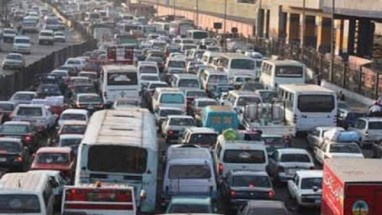 صورة أرشيفية - زحام مرورى صورة أرشيفية - زحام مرورى