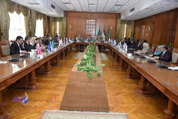 رئيس جامعة المنوفية يعقد مجلس العمداء