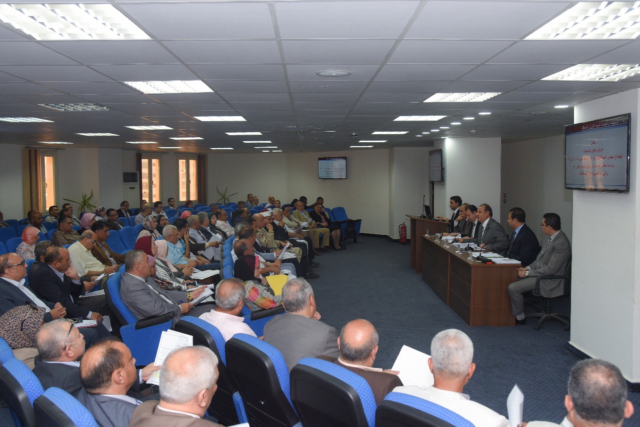 اجتماع محافظ الاسكندرية