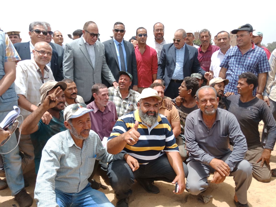صورة من جولة وزير التنمية المحلية في مقلب أبو خريطة
