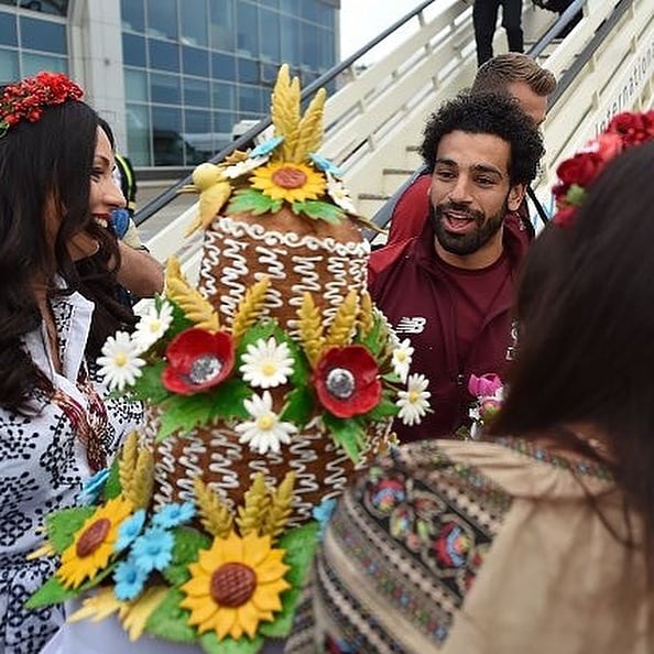 الحسناوات أثناء استقبال محمد صلاح 