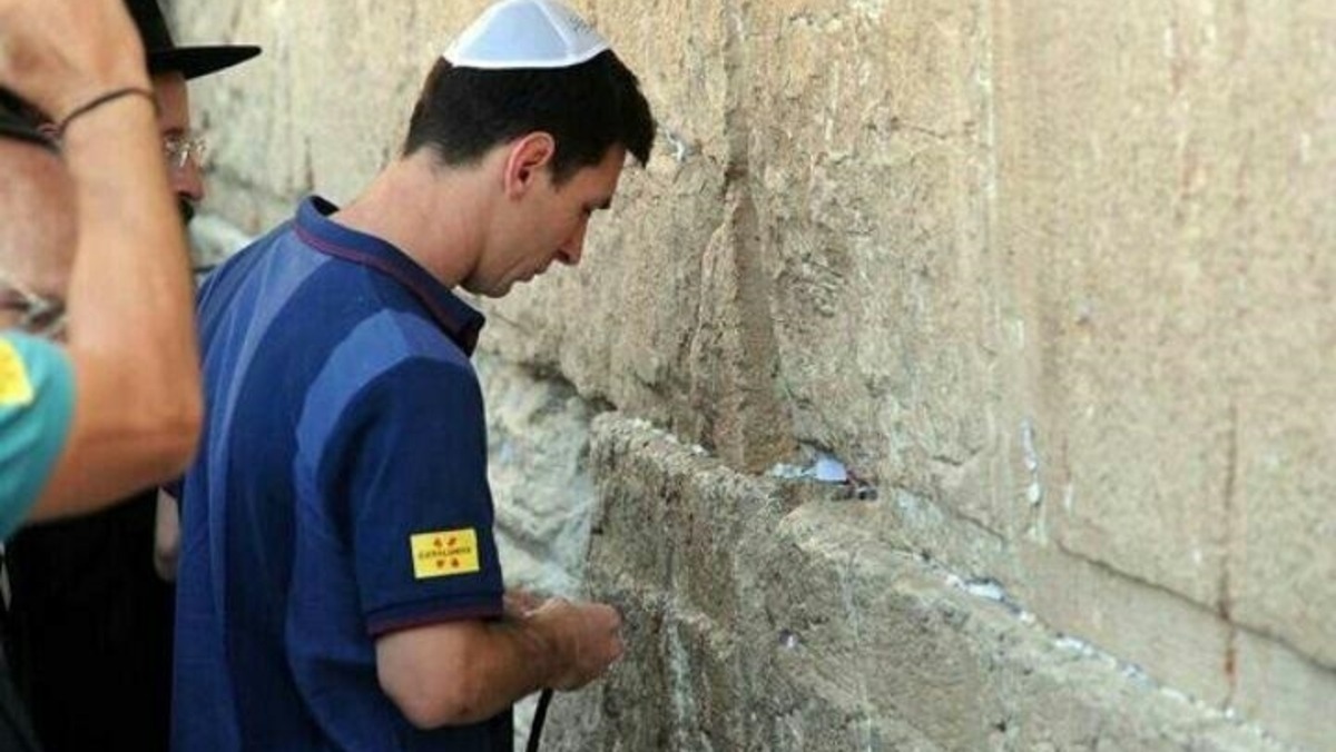 ميسي في حائط المبكي