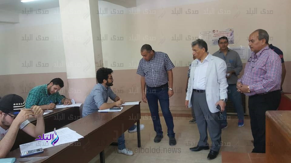 عميد "هندسة شبرا" يتفقد سير الإمتحانات عميد "هندسة شبرا" يتفقد سير الإمتحانات