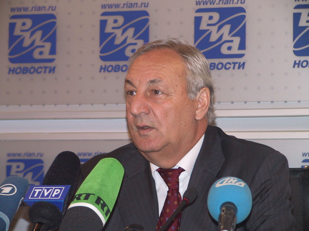 الرئيس الأبخازي راؤول هاجيمبا   الرئيس الأبخازي راؤول هاجيمبا