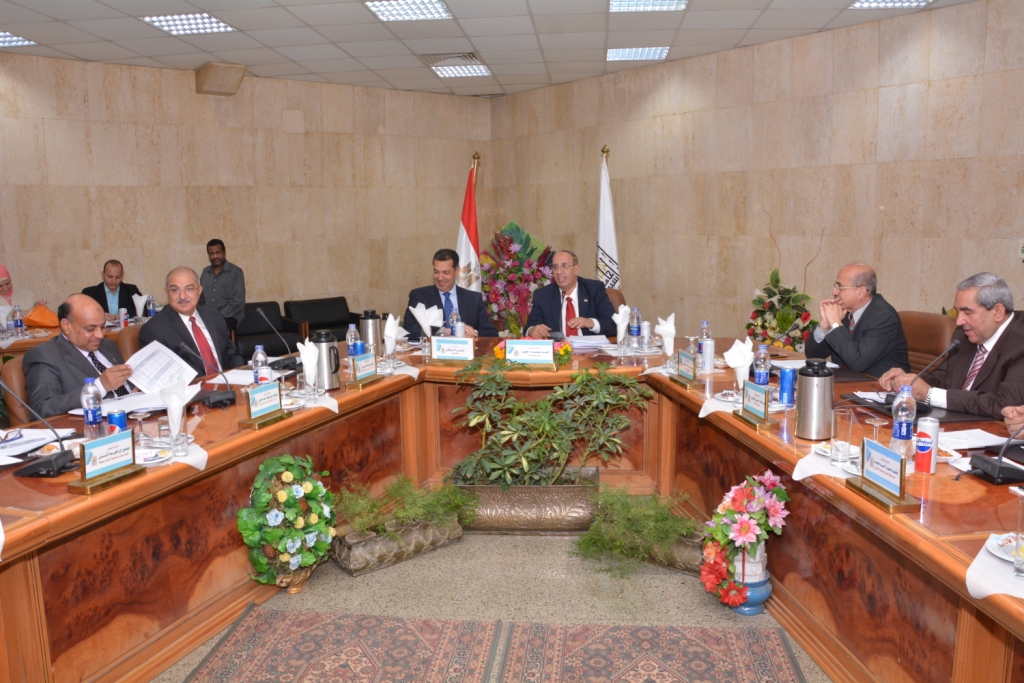  مجلس جامعة أسيوط