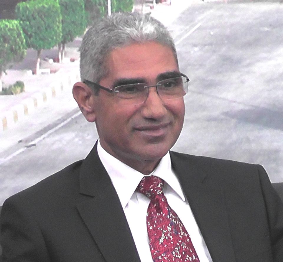 الدكتور عباس منصور رئيس جامعة جنوب الوادي