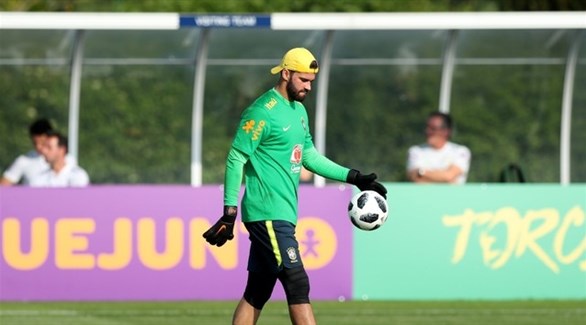 أليسون بيكر