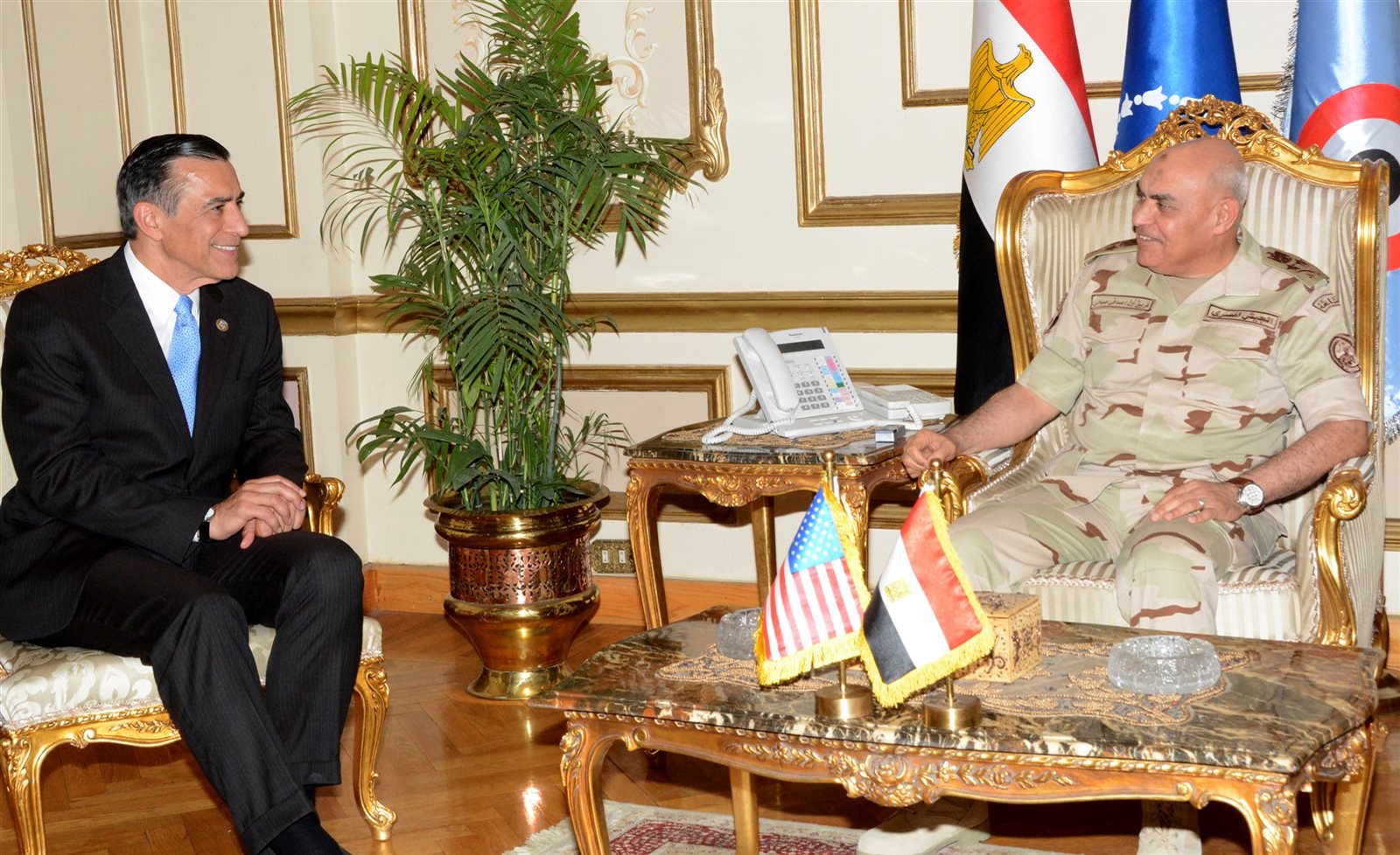صورة من لقاء وزير الدفاع صورة من لقاء وزير الدفاع