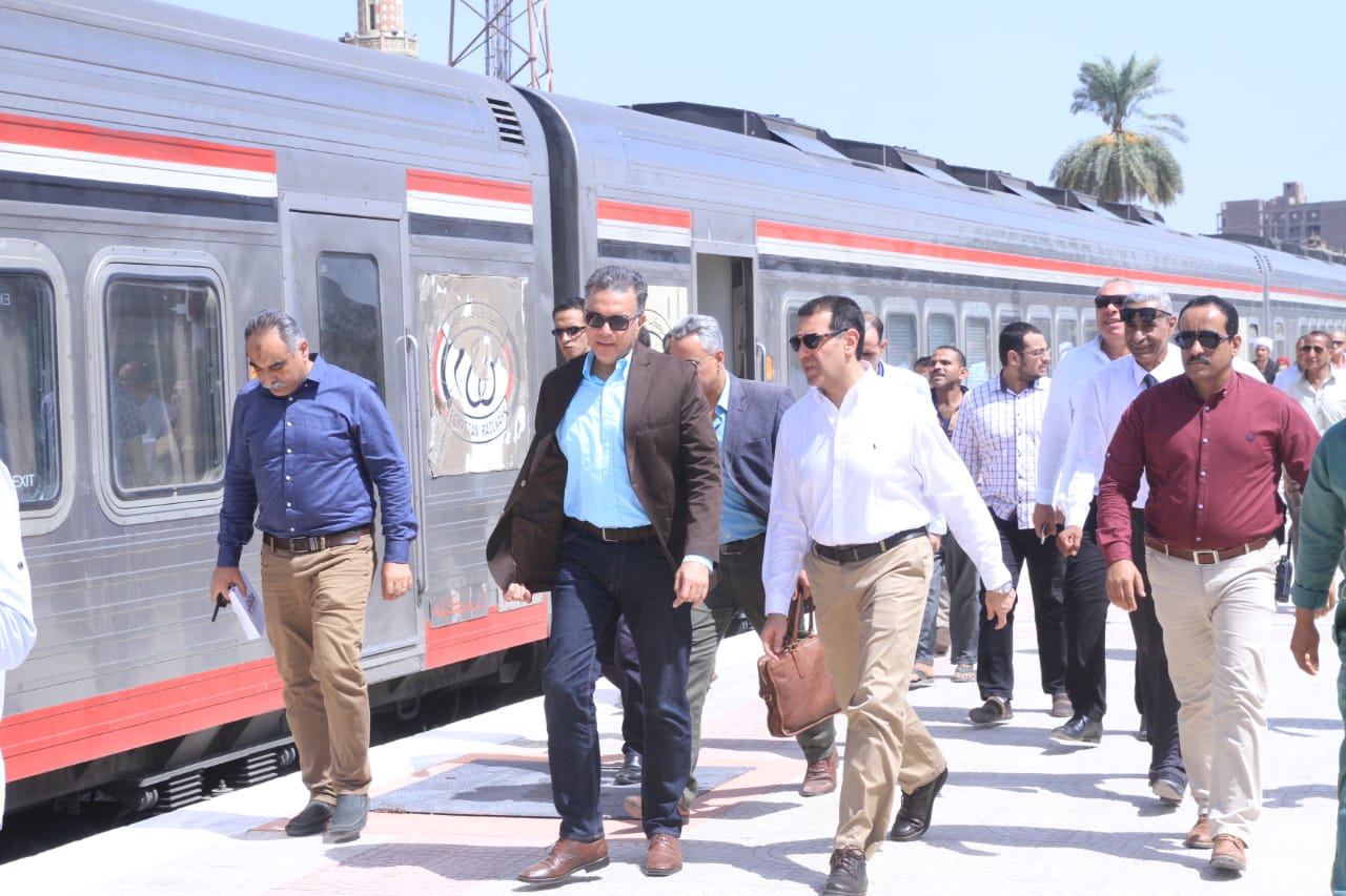 الدكتور هشام عرفات وزير النقل أثناء الجولة الدكتور هشام عرفات وزير النقل أثناء الجولة