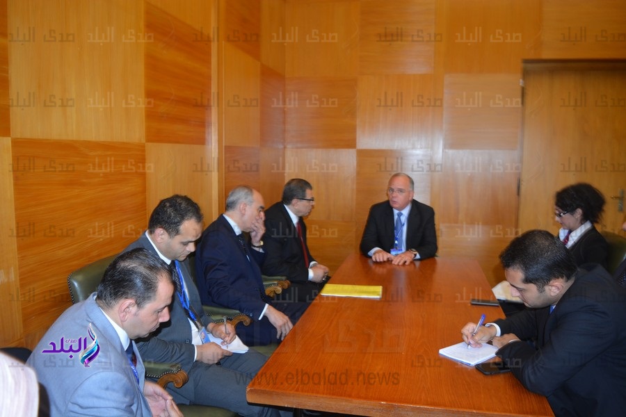 وزير القوى العاملة خلال الاجتماع