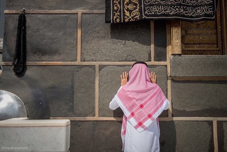 الملتزم الملتزم