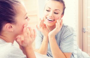 أشياء خطيرة تجنب وضعها على وجهك أشياء خطيرة تجنب وضعها على وجهك
