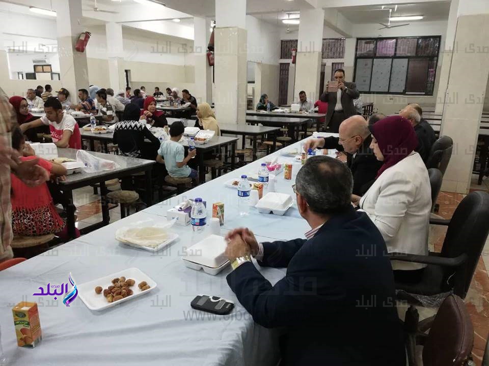 رئيس جامعة الزقازيق يشارك عمال الجامعة وأسرهم حفل الإفطار رئيس جامعة الزقازيق يشارك عمال الجامعة وأسرهم حفل الإفطار