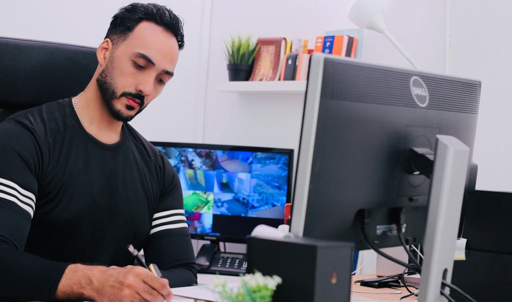معتز القيعي اخصائي اللياقة البدنية والتغذية