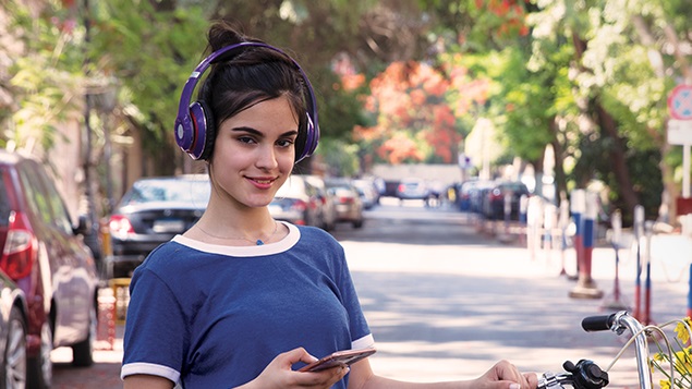 مقطع من احد اعلانات شركات الاتصالات 