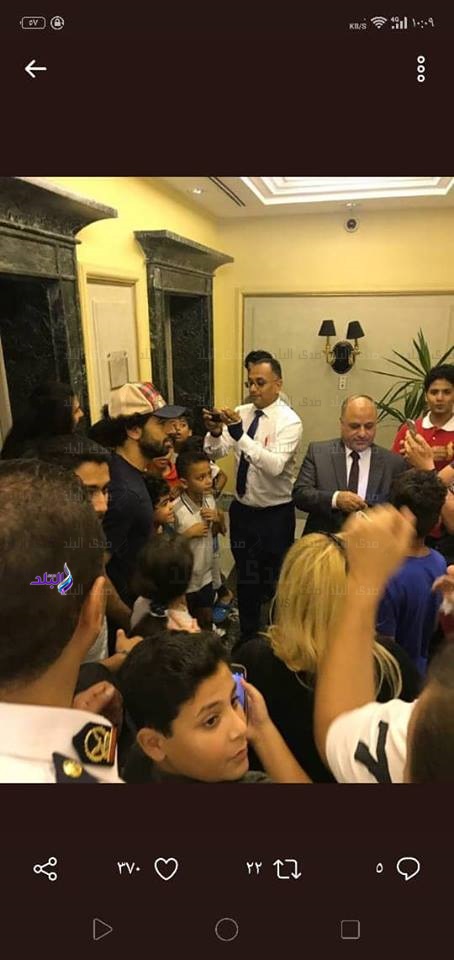 الجماهير تحتشد حول محمد صلاح
