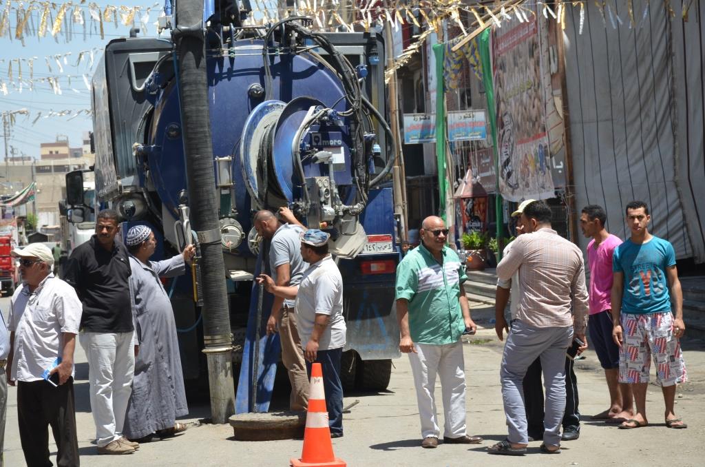 محافظ الاسماعيلية يتفقد أعمال صيانة وتطهير شبكات الصرف الصح محافظ الاسماعيلية يتفقد أعمال صيانة وتطهير شبكات الصرف الصح