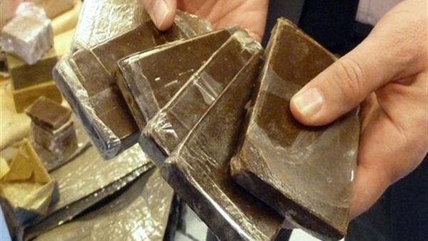 ضبط عاطل وبحوزته 8 قطع حشيش بالغردقة ضبط عاطل وبحوزته 8 قطع حشيش بالغردقة