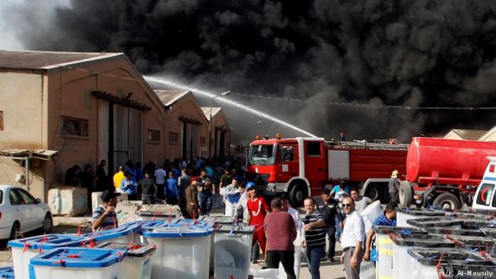 حريق ضخم يلتهم صناديق الاقتراع في العراق