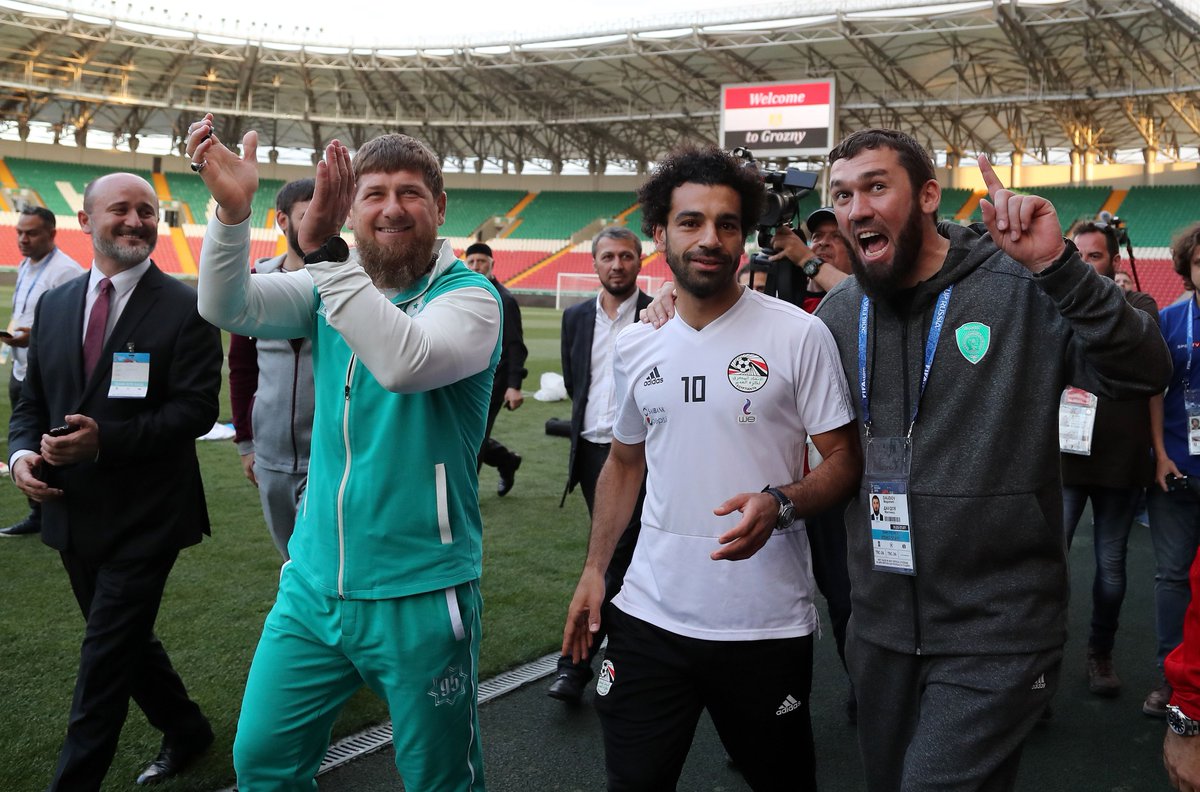 رئيس الشيشان مع محمد صلاح 