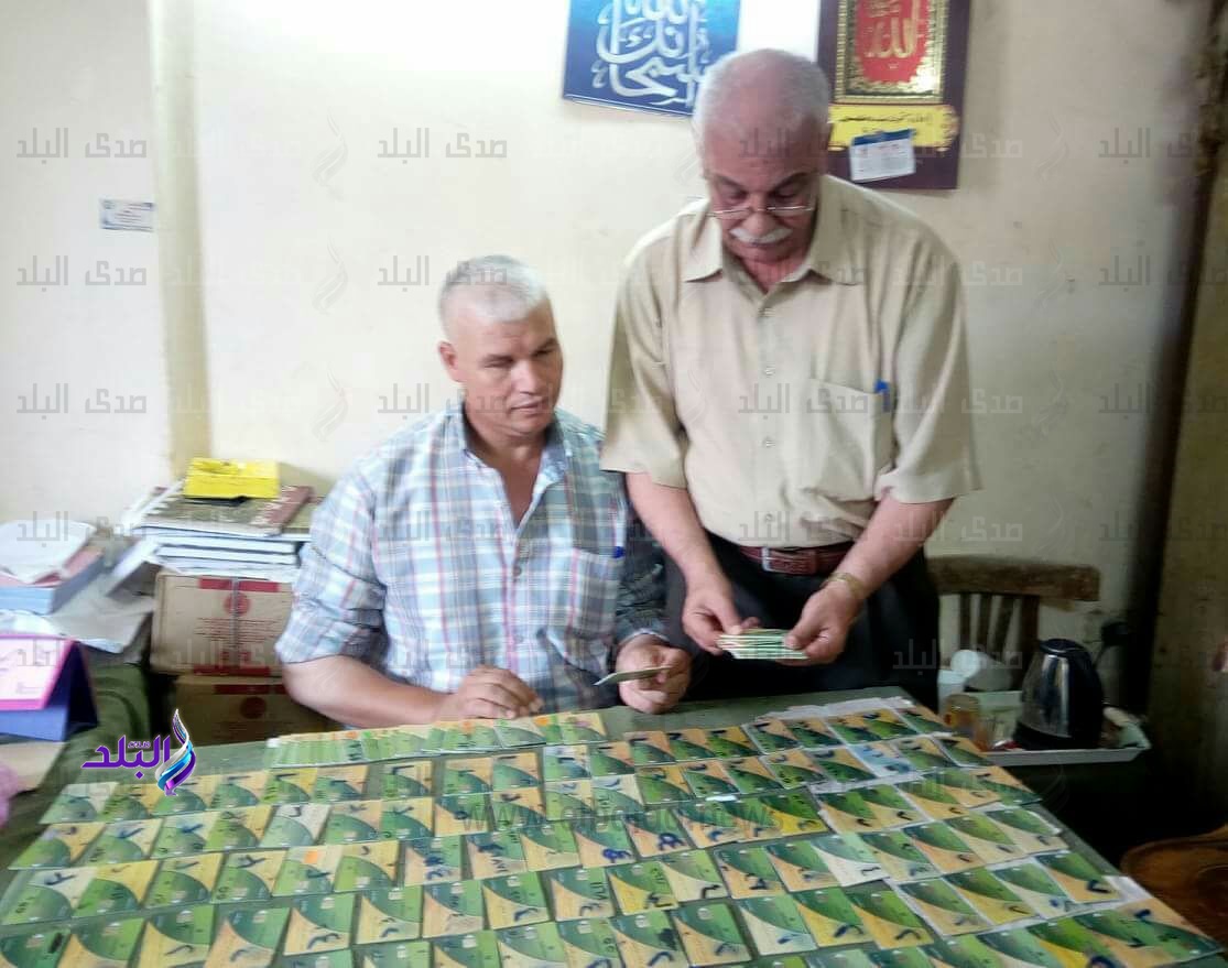 ضبط شخص يسرق الدعم بتجميع 147 بطاقة تموينية بالبحيرة..صور 