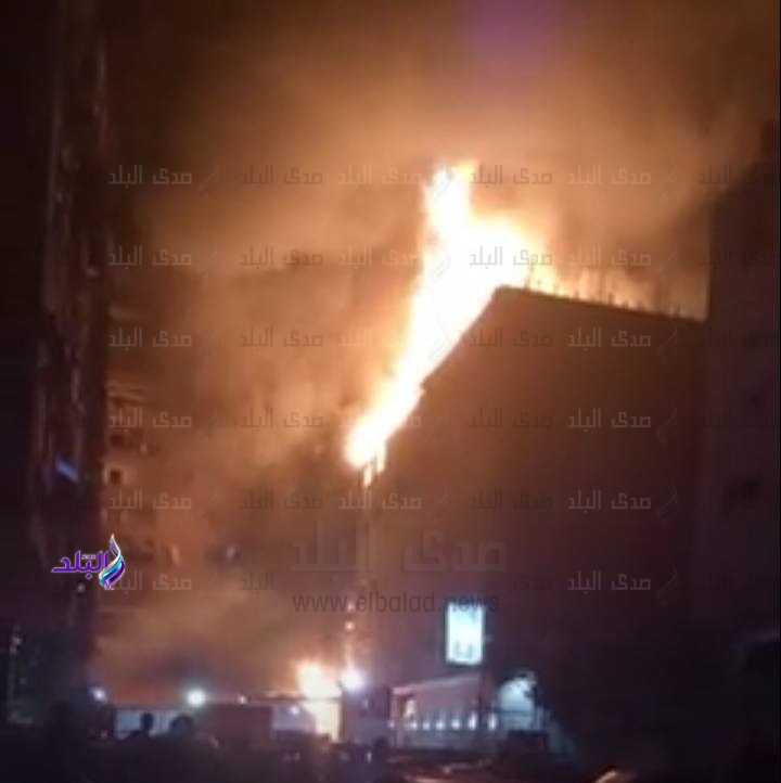  الدفع بـ 10 سيارات إطفاء للسيطرة على حريق كنيسة شبرا الخيمة