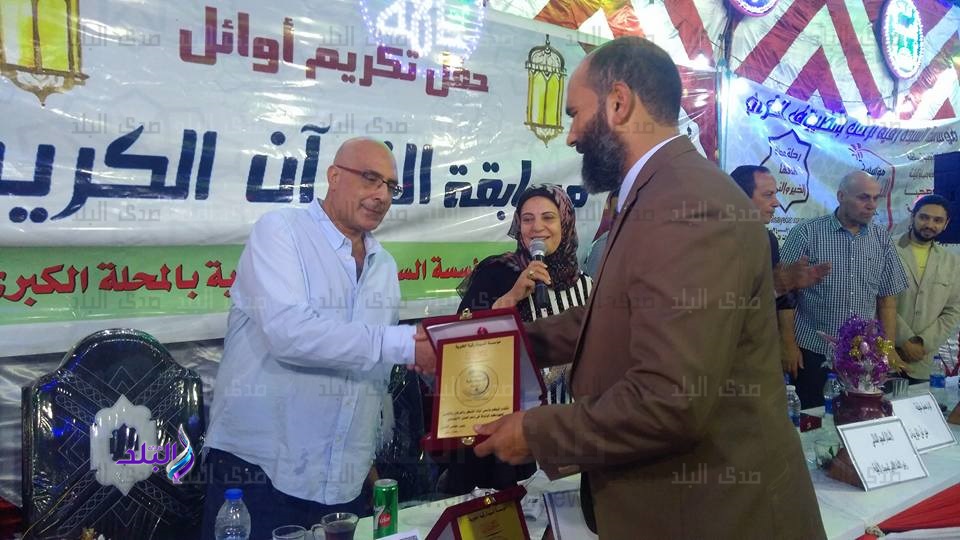  رئيس المحلة يكرم حفظة القرأن الكريم