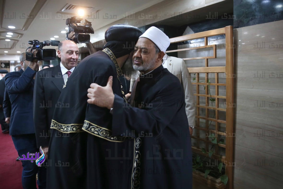 فضيلة الإمام الأكبر يستقبل قداسة البابا تواضروس فضيلة الإمام الأكبر يستقبل قداسة البابا تواضروس