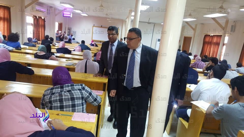 نائب رئيس جامعة الإسكندرية يتفقد سير الامتحانات بـ"طب بيطري" نائب رئيس جامعة الإسكندرية يتفقد سير الامتحانات بـ"طب بيطري"