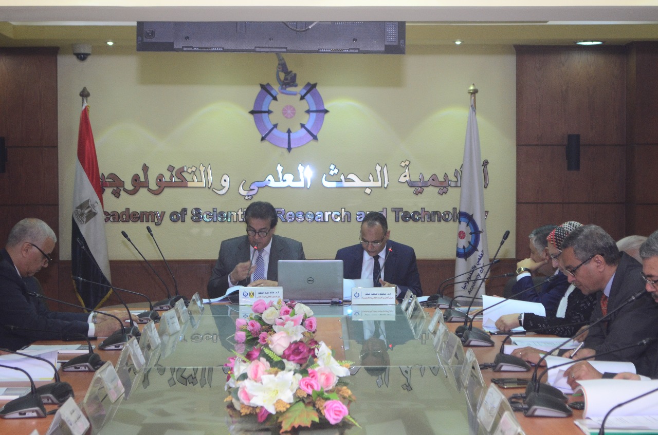 الدكتور خالد عبد الغفار خلال اعلان اسماء الفائزين