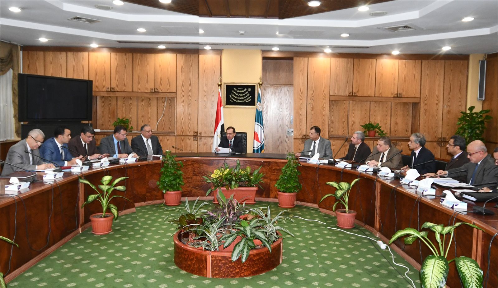 جانب من الاجتماع برئاسة وزير البترول 