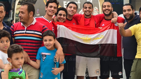 صور المشجعين أمام مطار القاهرة صور المشجعين أمام مطار القاهرة
