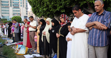صلاة النساء بجوار الرجال صلاة النساء بجوار الرجال