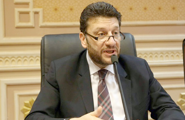 عمرو المنير نائب وزير المالية السابق عمرو المنير نائب وزير المالية السابق