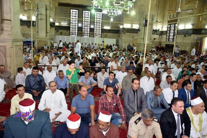 محافظ الشرقية والقيادات التنفيذية يؤدون صلاة العيد محافظ الشرقية والقيادات التنفيذية يؤدون صلاة العيد
