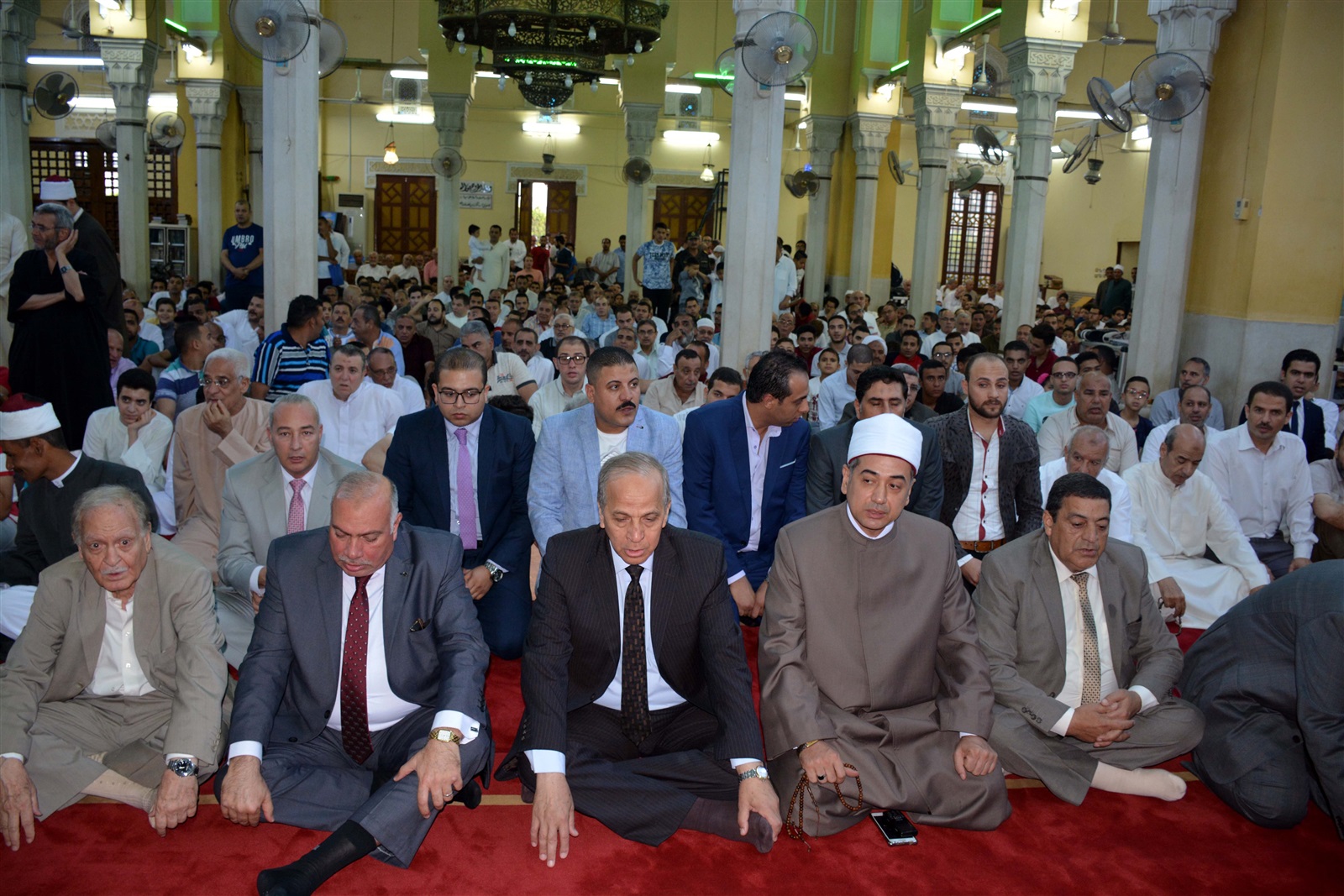 محافظ القليوبية ومدير الأمن يؤديان صلاة العيد محافظ القليوبية ومدير الأمن يؤديان صلاة العيد