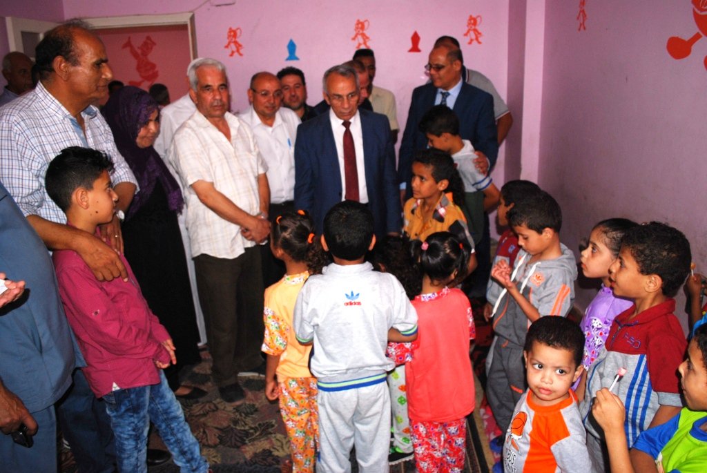  محافظ شمال سيناء يشارك أيتام العريش الاحتفال بالعيد 