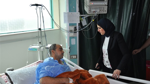 وزيرة الصحة خلال تفقدها إحدي المستشفيات - ارشيفية